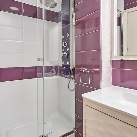 Apartment Lola 2 *